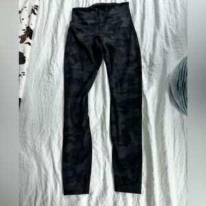 lululemon black camo InStill HR Tight 28" size 6